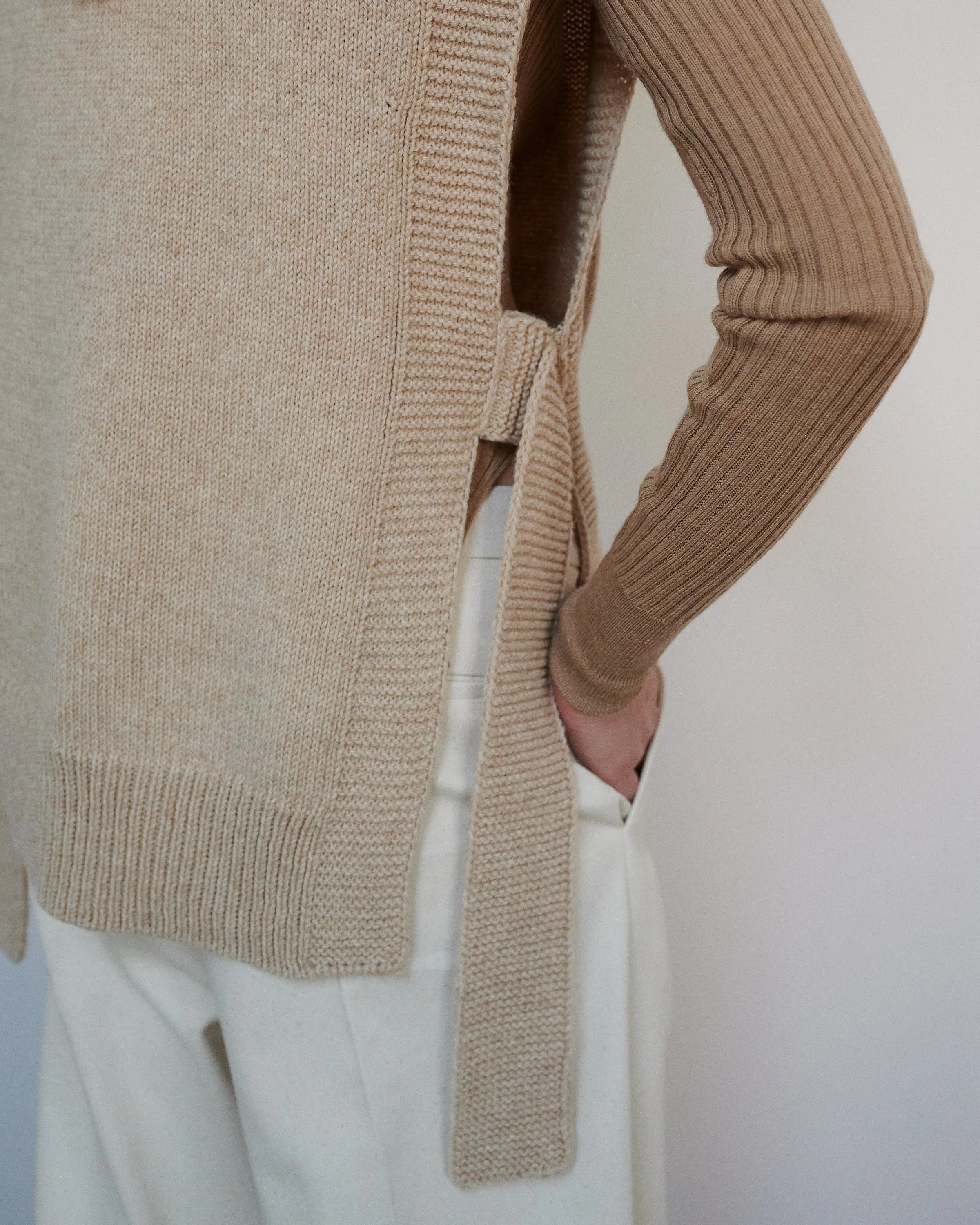 Kalvos Merino Wool Vest - Sand