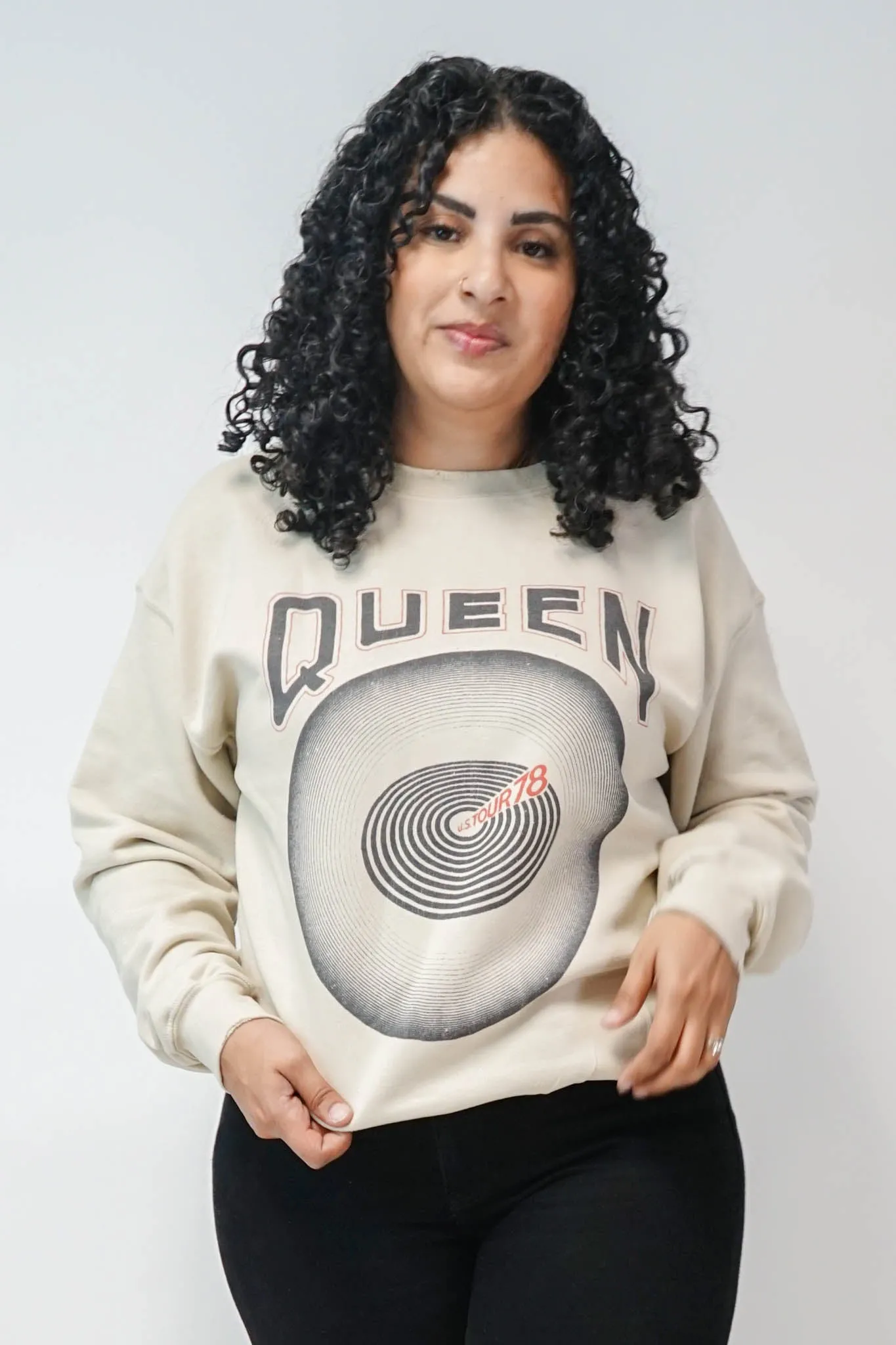 RESTOCKED | Queen 1978 US Tour Crewneck Sweatshirt in Sand