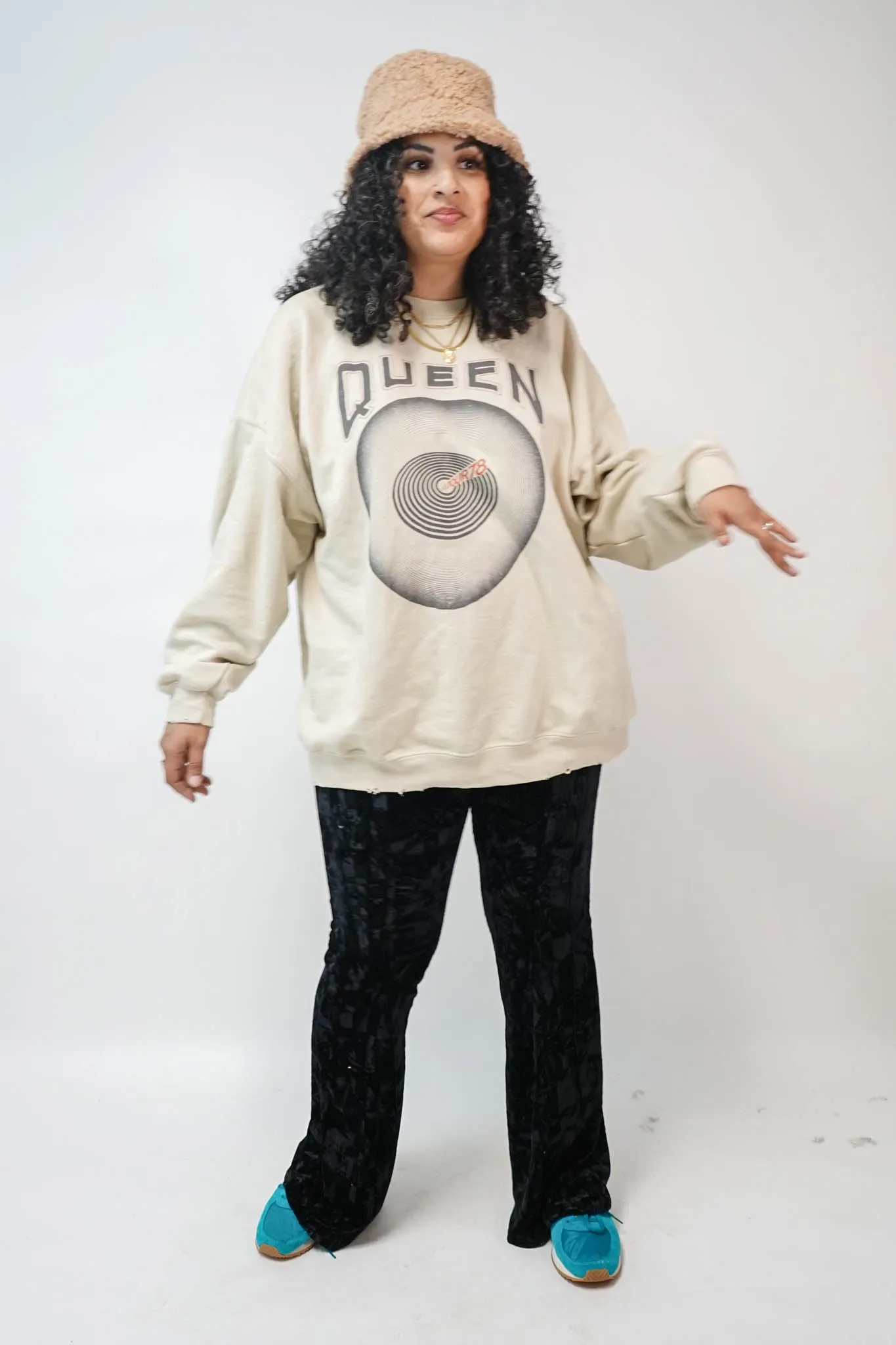 RESTOCKED | Queen 1978 US Tour Crewneck Sweatshirt in Sand